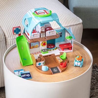 Το Πολυιατρείο-Εκπαιδευτικό παιχνίδι με 1 χαρακτήρα και 7 αξεσουαρ